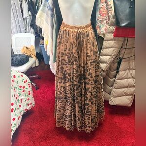 Chic Leopard Print Maxi Skirt